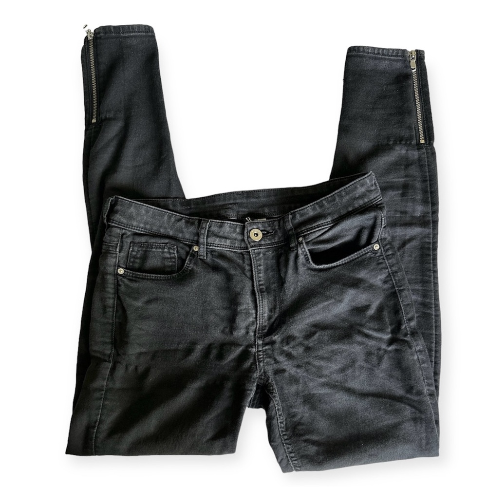 H&M | black jeans with ankle zipper detail size 8